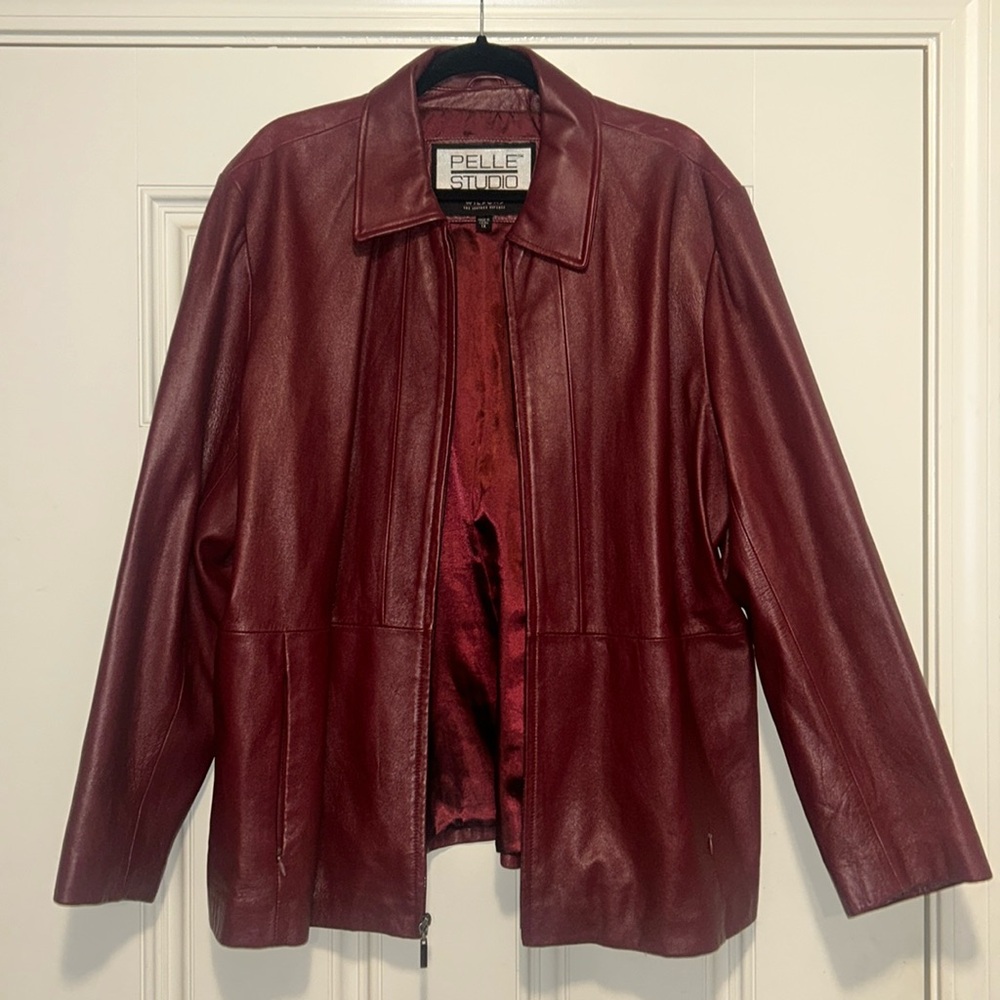 Like New Beautiful Pure Leather jacket in Burgundy with pockets and zippers.